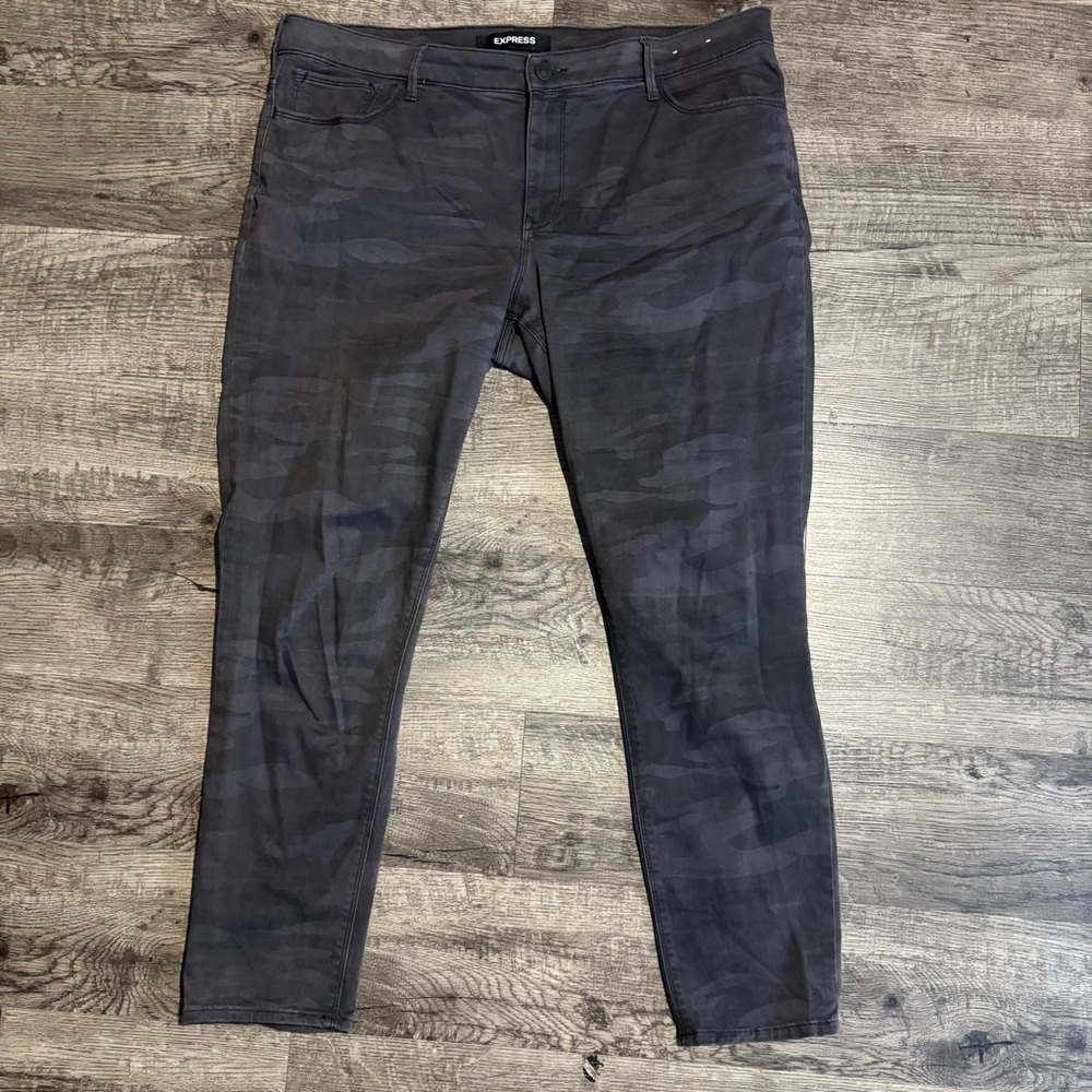 Express Jeans Women’s 16R Gray Camo Mid Rise Legging